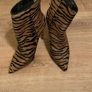Steve Madden Tiger Print Ankle Boots Women’s size 7.5